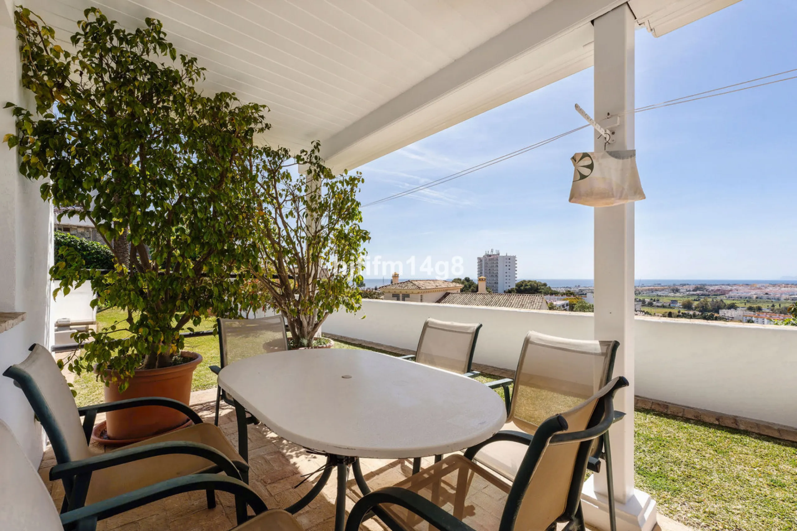 House - Detached Villa в продаже в Marbella, Málaga. В доме 4 спален и 4 ванных комнат. Площадь дома 253 м². Площадь участка 545 м²