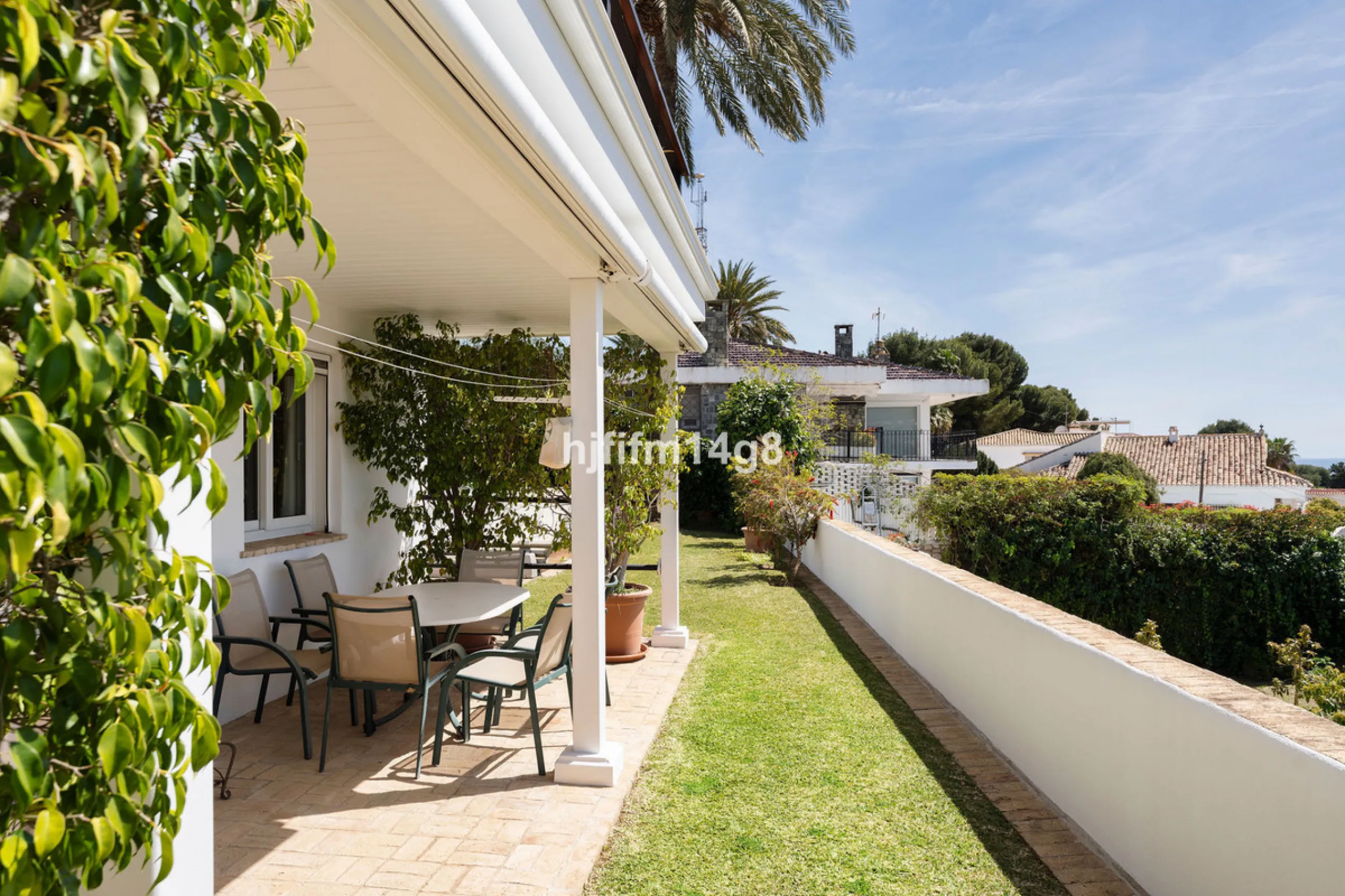House - Detached Villa в продаже в Marbella, Málaga. В доме 4 спален и 4 ванных комнат. Площадь дома 253 м². Площадь участка 545 м²