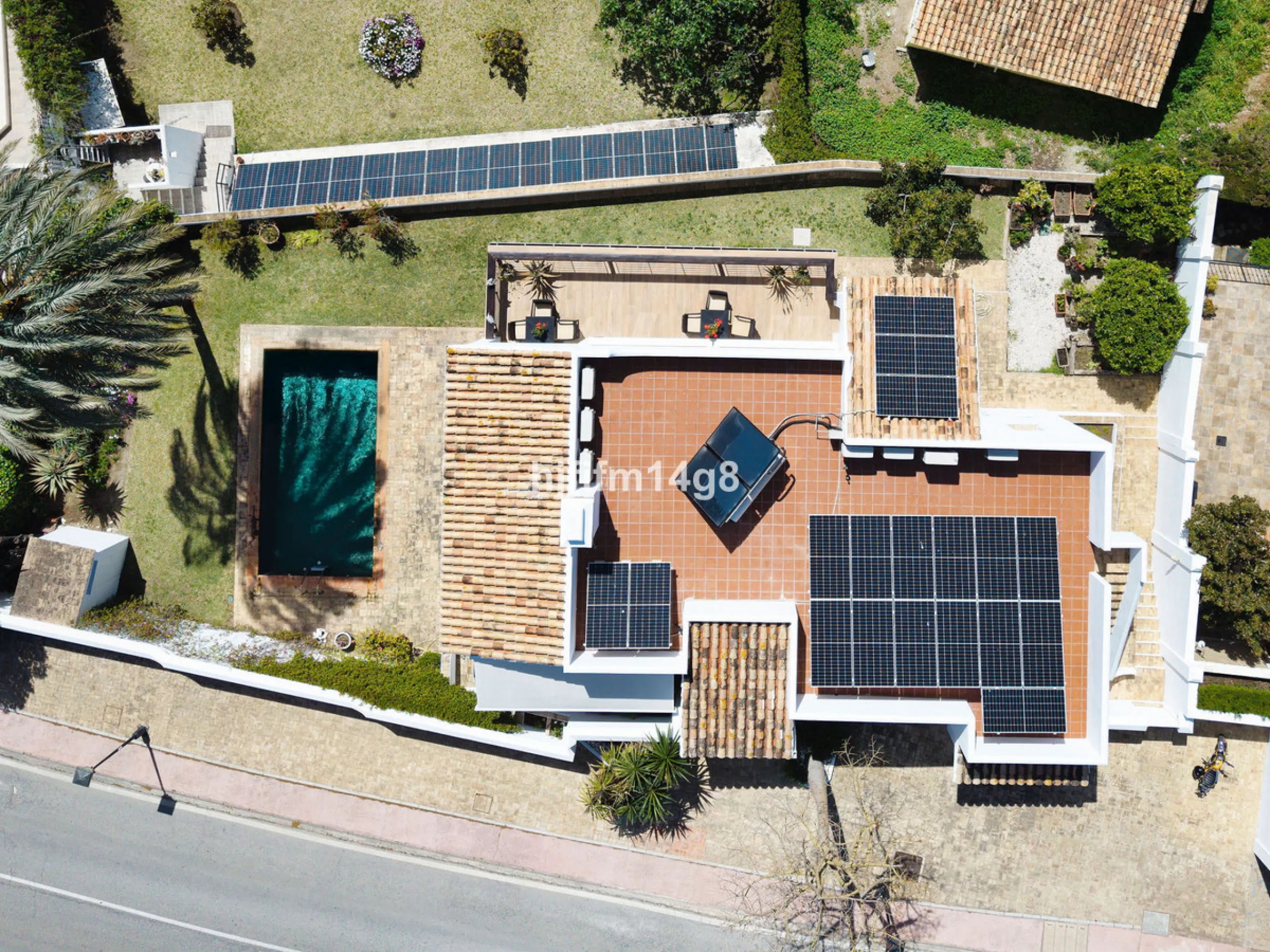 House - Detached Villa в продаже в Marbella, Málaga. В доме 4 спален и 4 ванных комнат. Площадь дома 253 м². Площадь участка 545 м²