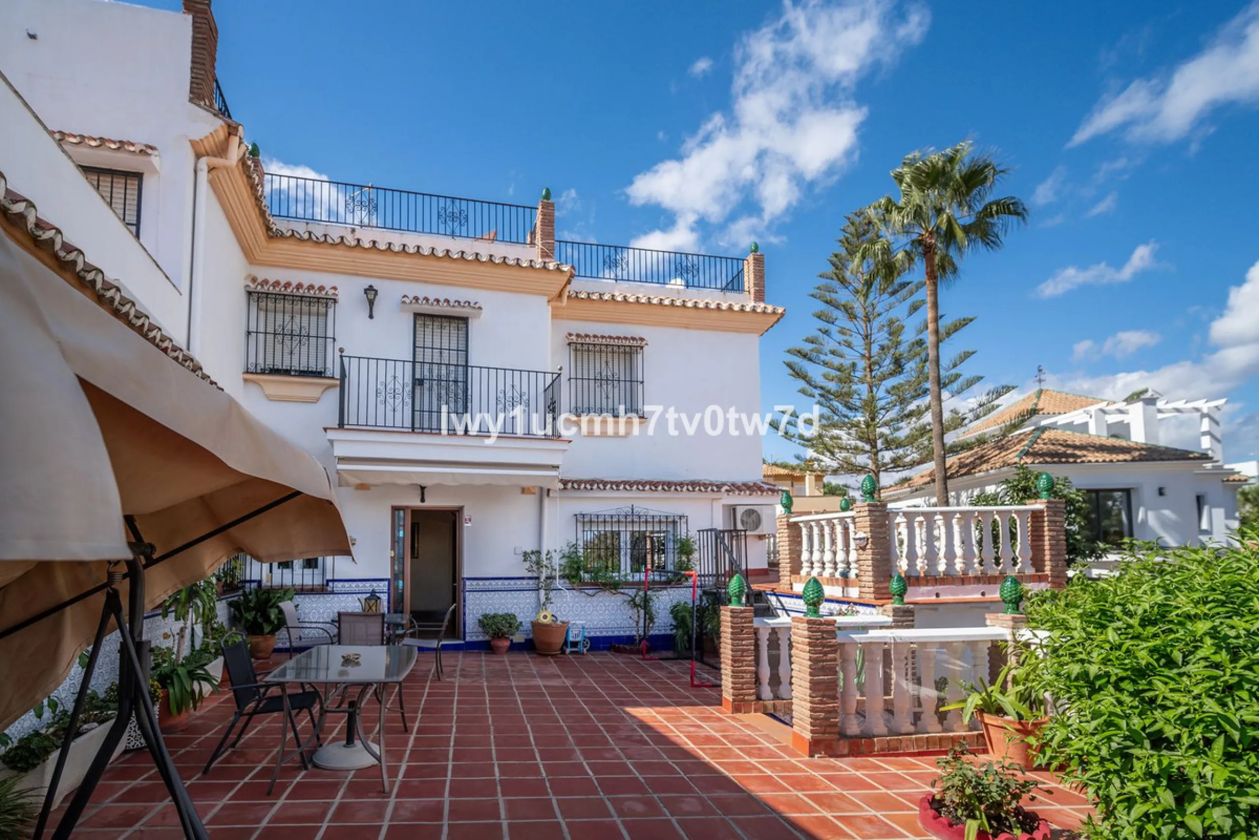 MAGNIFICENT CORNER HOUSE WITH SEA VIEWS AND A 10-MINUTE WALK TO THE CITY CENTRE