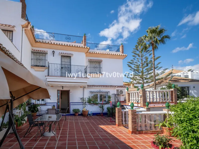 MAGNIFICENT CORNER HOUSE WITH SEA VIEWS AND A 10-MINUTE WALK TO THE CITY CENTRE