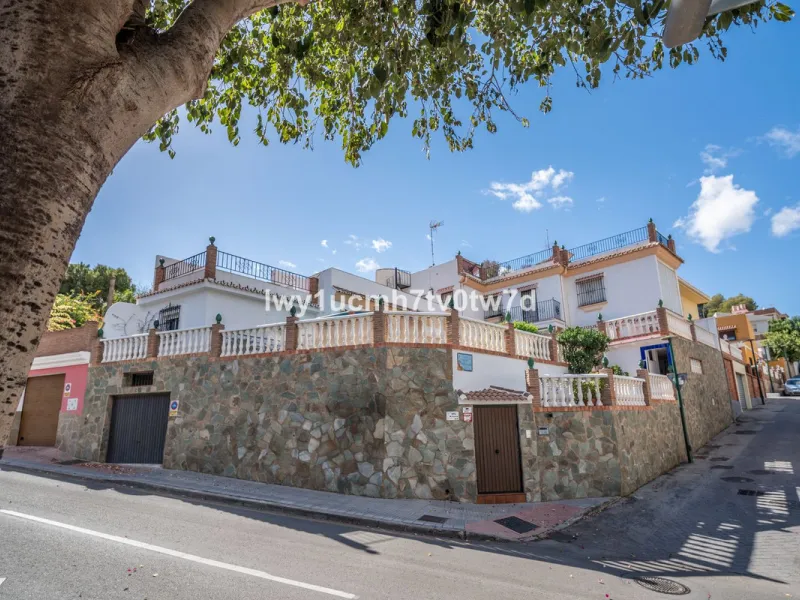 MAGNIFICENT CORNER HOUSE WITH SEA VIEWS AND A 10-MINUTE WALK TO THE CITY CENTRE