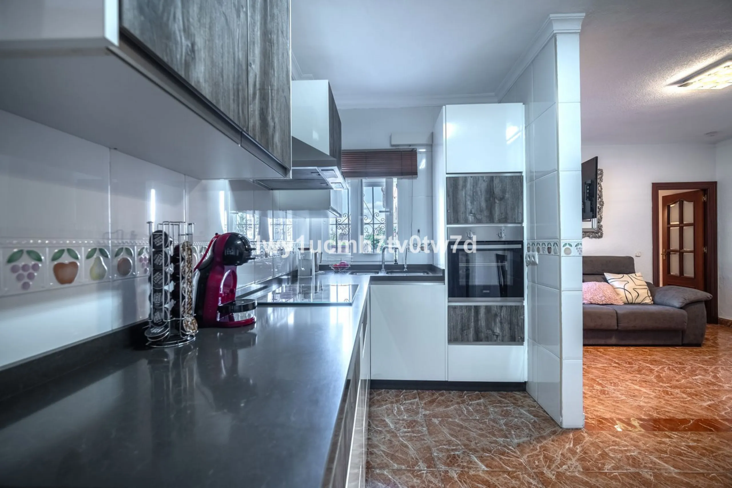 MAGNIFICENT CORNER HOUSE WITH SEA VIEWS AND A 10-MINUTE WALK TO THE CITY CENTRE