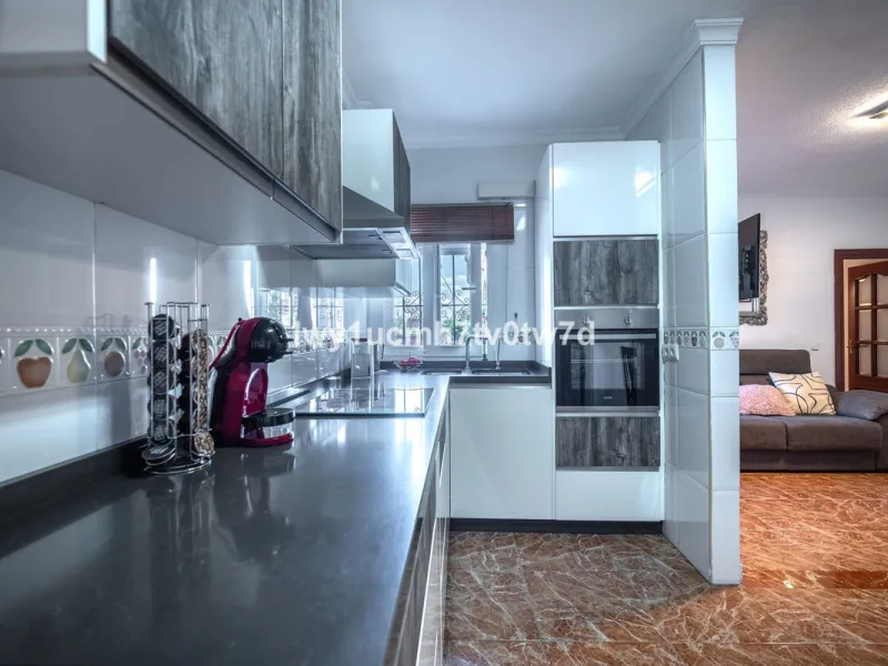 MAGNIFICENT CORNER HOUSE WITH SEA VIEWS AND A 10-MINUTE WALK TO THE CITY CENTRE