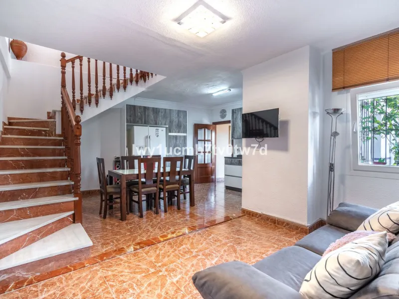 MAGNIFICENT CORNER HOUSE WITH SEA VIEWS AND A 10-MINUTE WALK TO THE CITY CENTRE