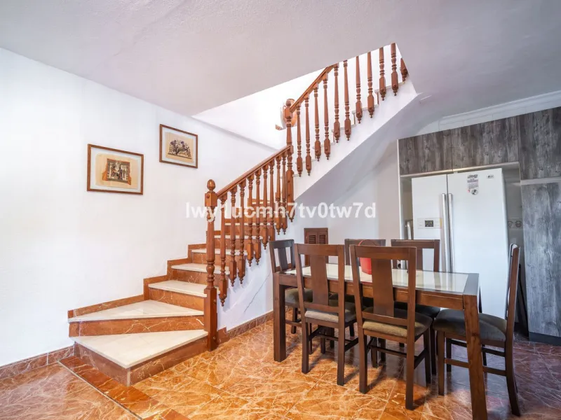 MAGNIFICENT CORNER HOUSE WITH SEA VIEWS AND A 10-MINUTE WALK TO THE CITY CENTRE