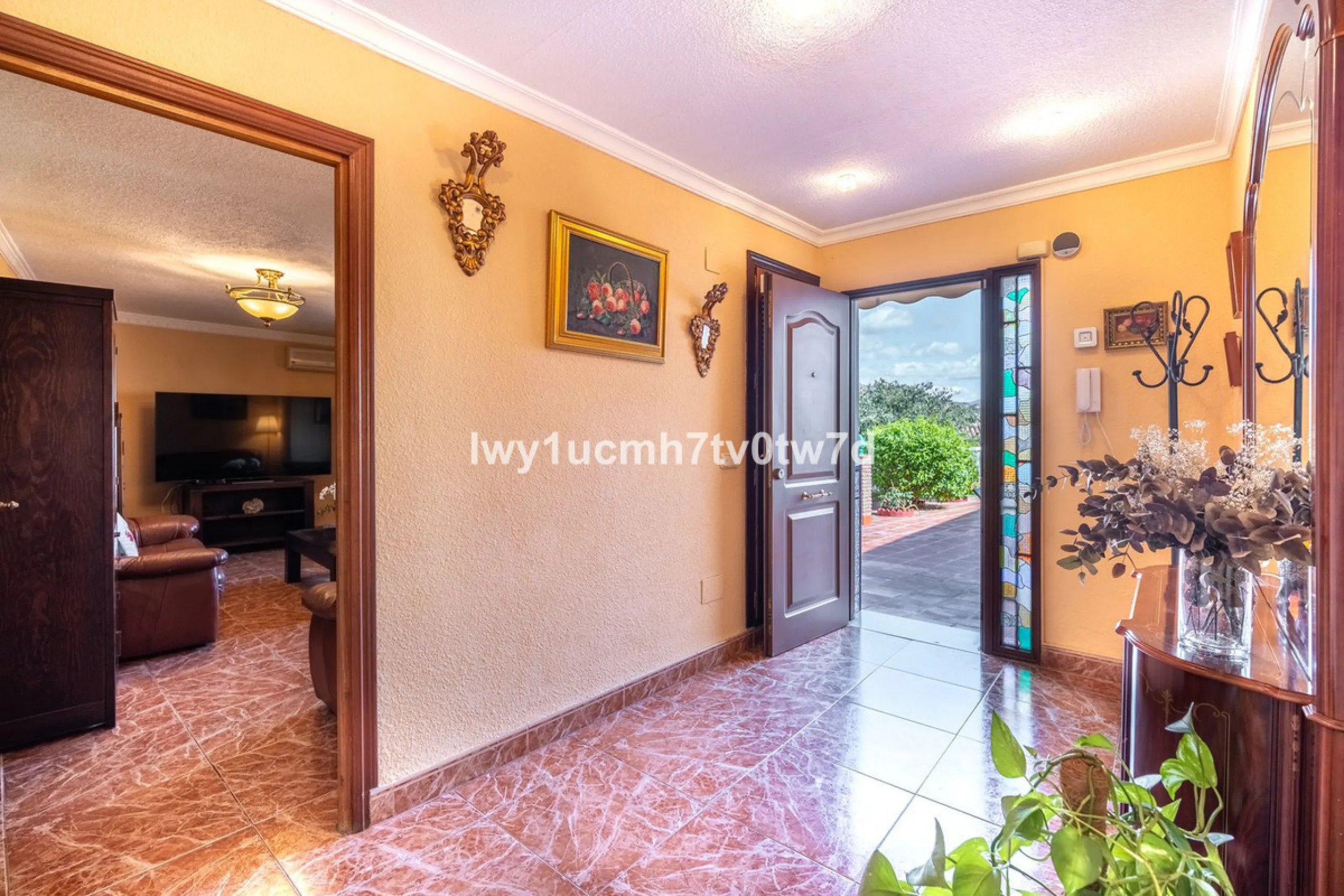 MAGNIFICENT CORNER HOUSE WITH SEA VIEWS AND A 10-MINUTE WALK TO THE CITY CENTRE