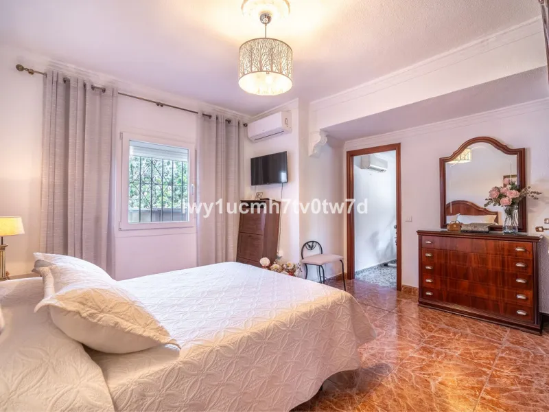 MAGNIFICENT CORNER HOUSE WITH SEA VIEWS AND A 10-MINUTE WALK TO THE CITY CENTRE