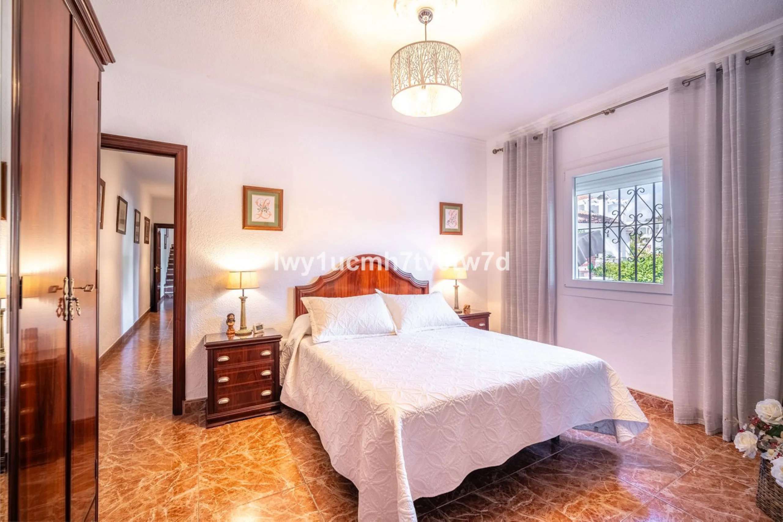 MAGNIFICENT CORNER HOUSE WITH SEA VIEWS AND A 10-MINUTE WALK TO THE CITY CENTRE