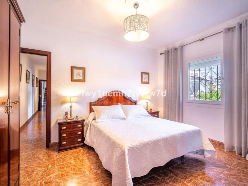MAGNIFICENT CORNER HOUSE WITH SEA VIEWS AND A 10-MINUTE WALK TO THE CITY CENTRE