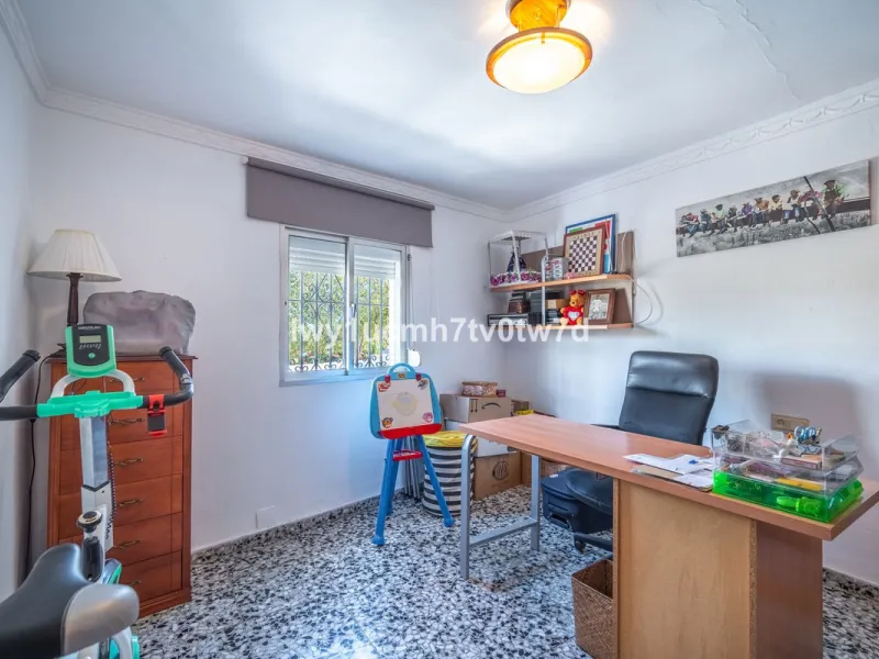 MAGNIFICENT CORNER HOUSE WITH SEA VIEWS AND A 10-MINUTE WALK TO THE CITY CENTRE