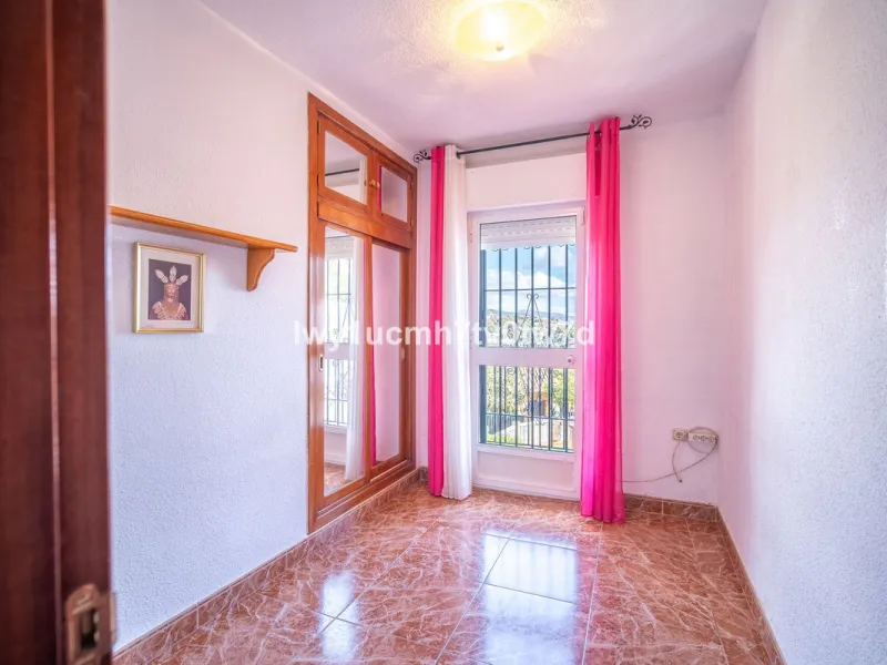 MAGNIFICENT CORNER HOUSE WITH SEA VIEWS AND A 10-MINUTE WALK TO THE CITY CENTRE