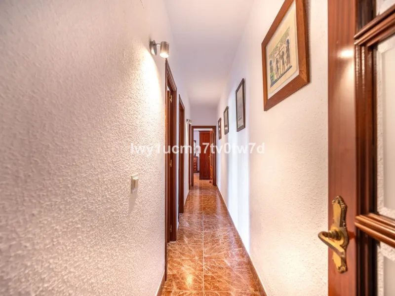 MAGNIFICENT CORNER HOUSE WITH SEA VIEWS AND A 10-MINUTE WALK TO THE CITY CENTRE