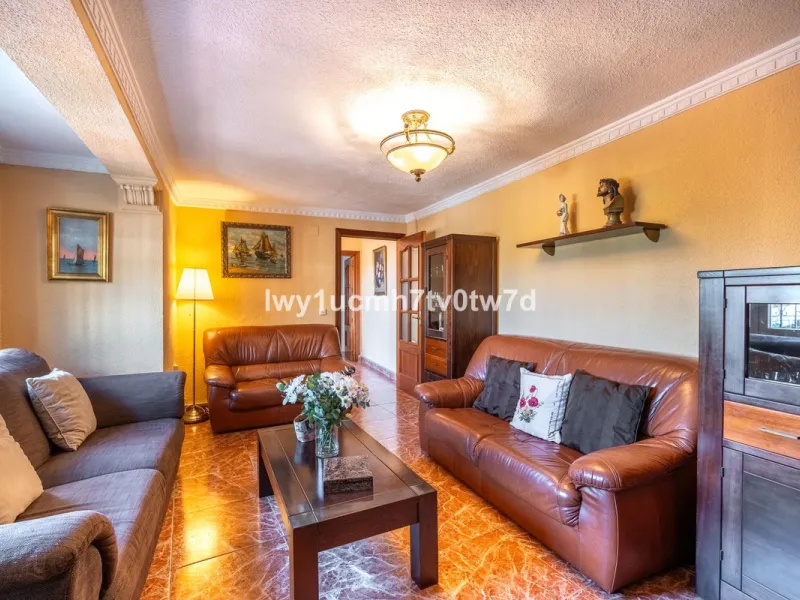 MAGNIFICENT CORNER HOUSE WITH SEA VIEWS AND A 10-MINUTE WALK TO THE CITY CENTRE