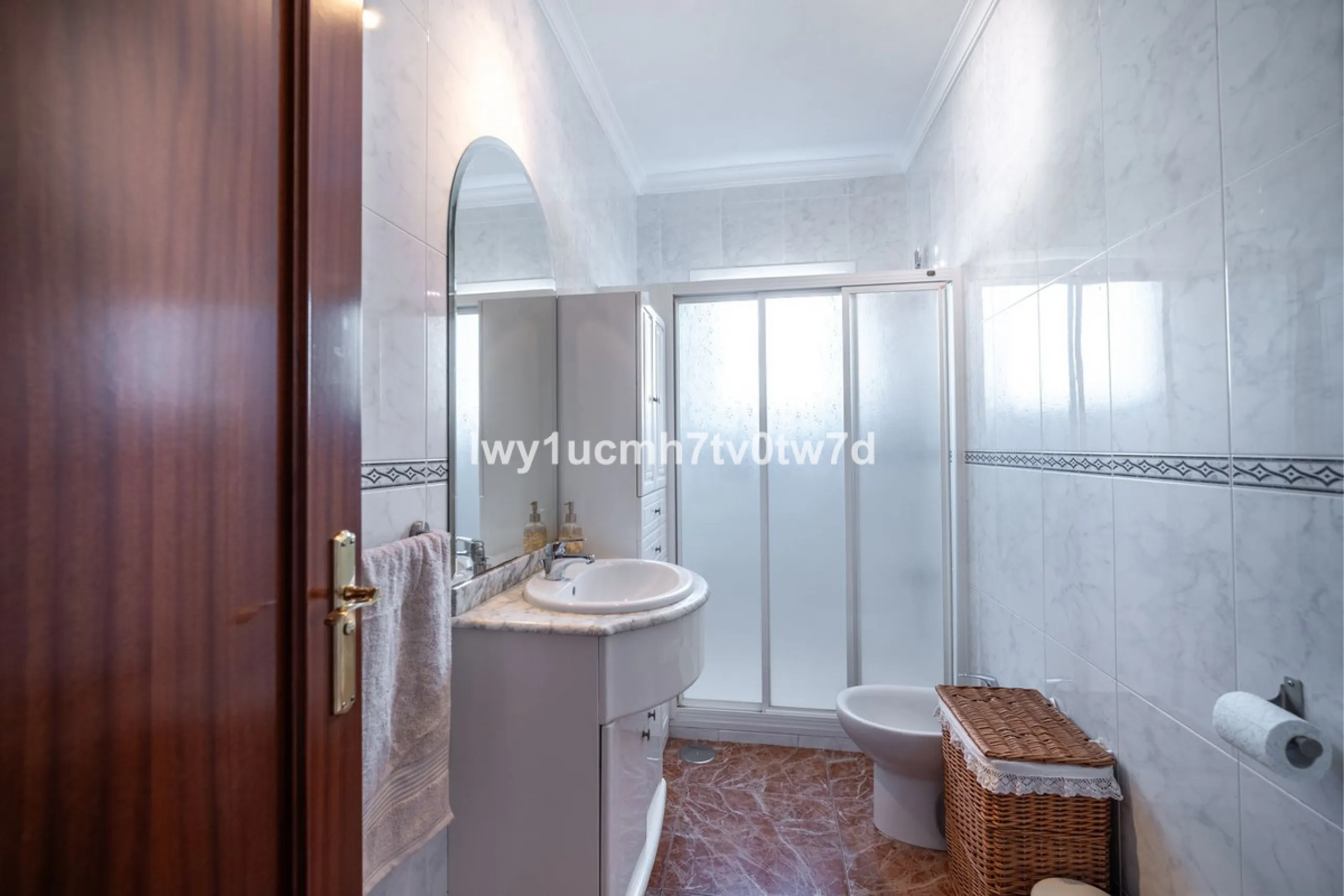 MAGNIFICENT CORNER HOUSE WITH SEA VIEWS AND A 10-MINUTE WALK TO THE CITY CENTRE