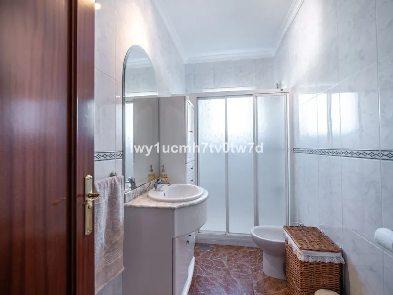 MAGNIFICENT CORNER HOUSE WITH SEA VIEWS AND A 10-MINUTE WALK TO THE CITY CENTRE