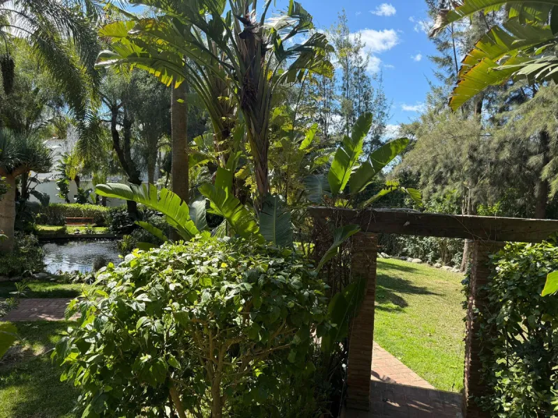 Beautiful south-facing 2-bedroom, 1-bathroom apartment located in La Reserva de Marbella.