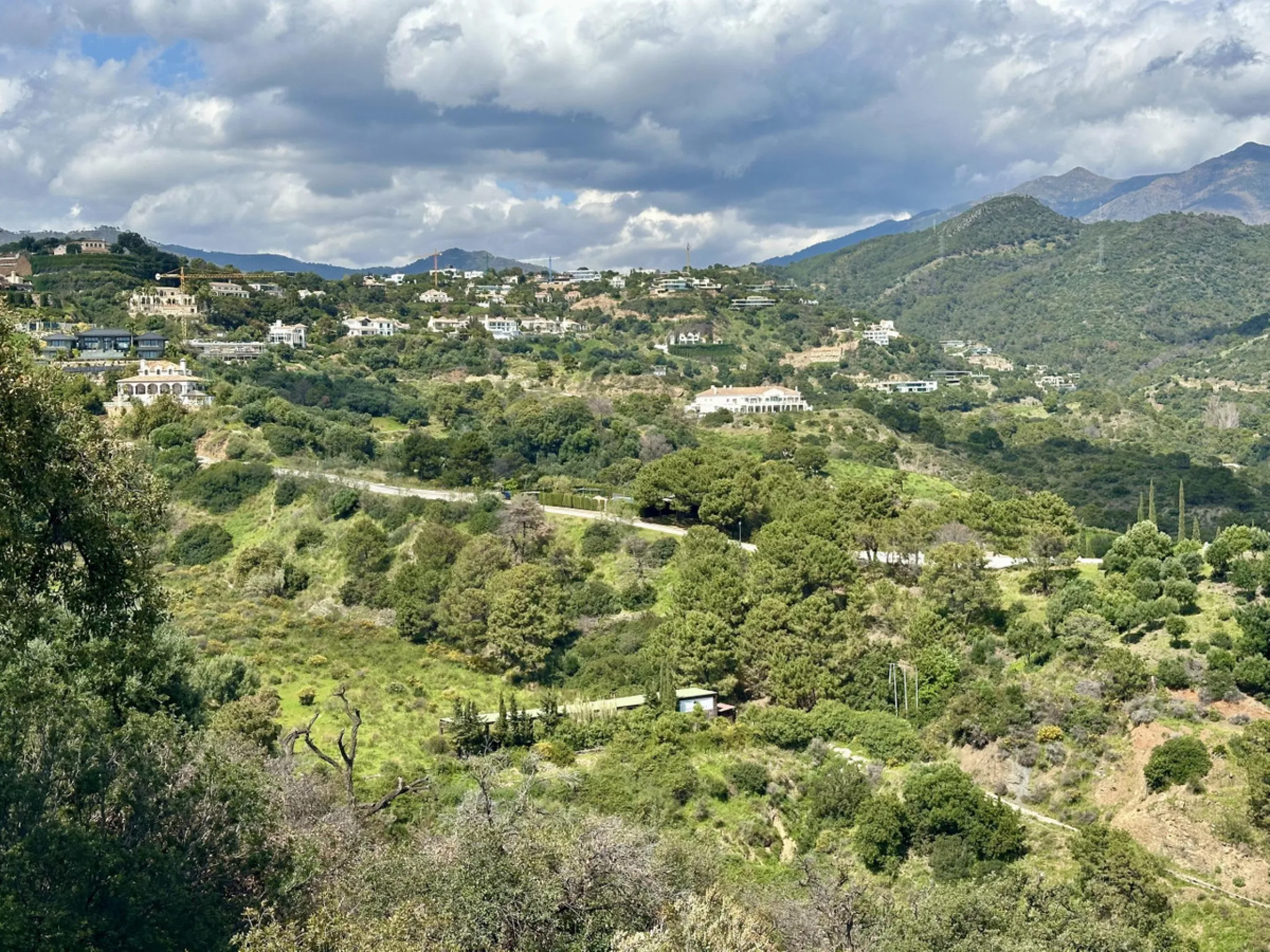 Located in the prestigious enclave of Montemayor, Benahavís, this stunning 2,996 m2 plot offers a privileged natural setting and panoramic sea views. With a southeast orientation, Plot D4 enjoys excellent sunlight and a peaceful atmosphere surrounded by n