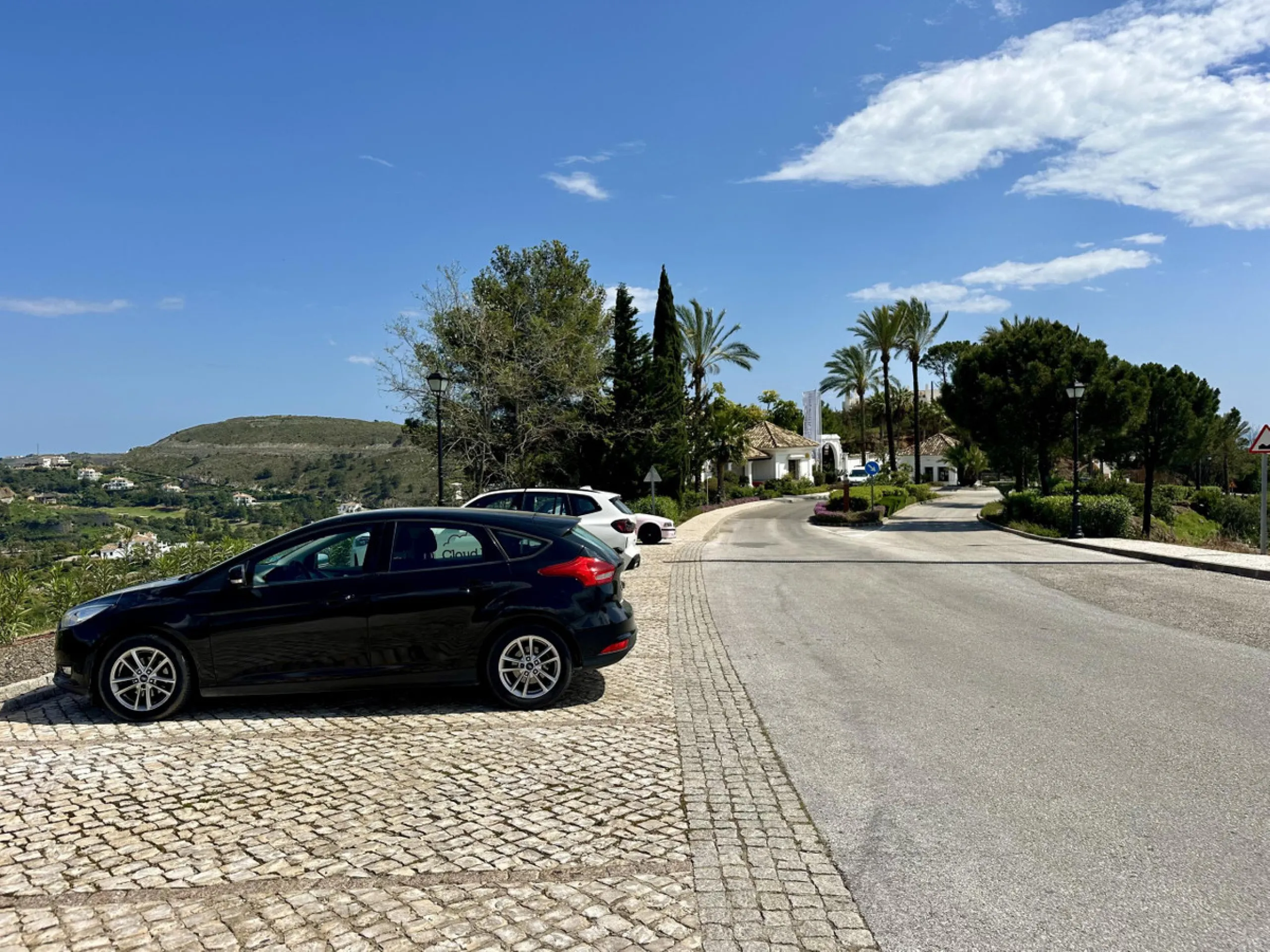 Located in the prestigious enclave of Montemayor, Benahavís, this stunning 2,996 m2 plot offers a privileged natural setting and panoramic sea views. With a southeast orientation, Plot D4 enjoys excellent sunlight and a peaceful atmosphere surrounded by n