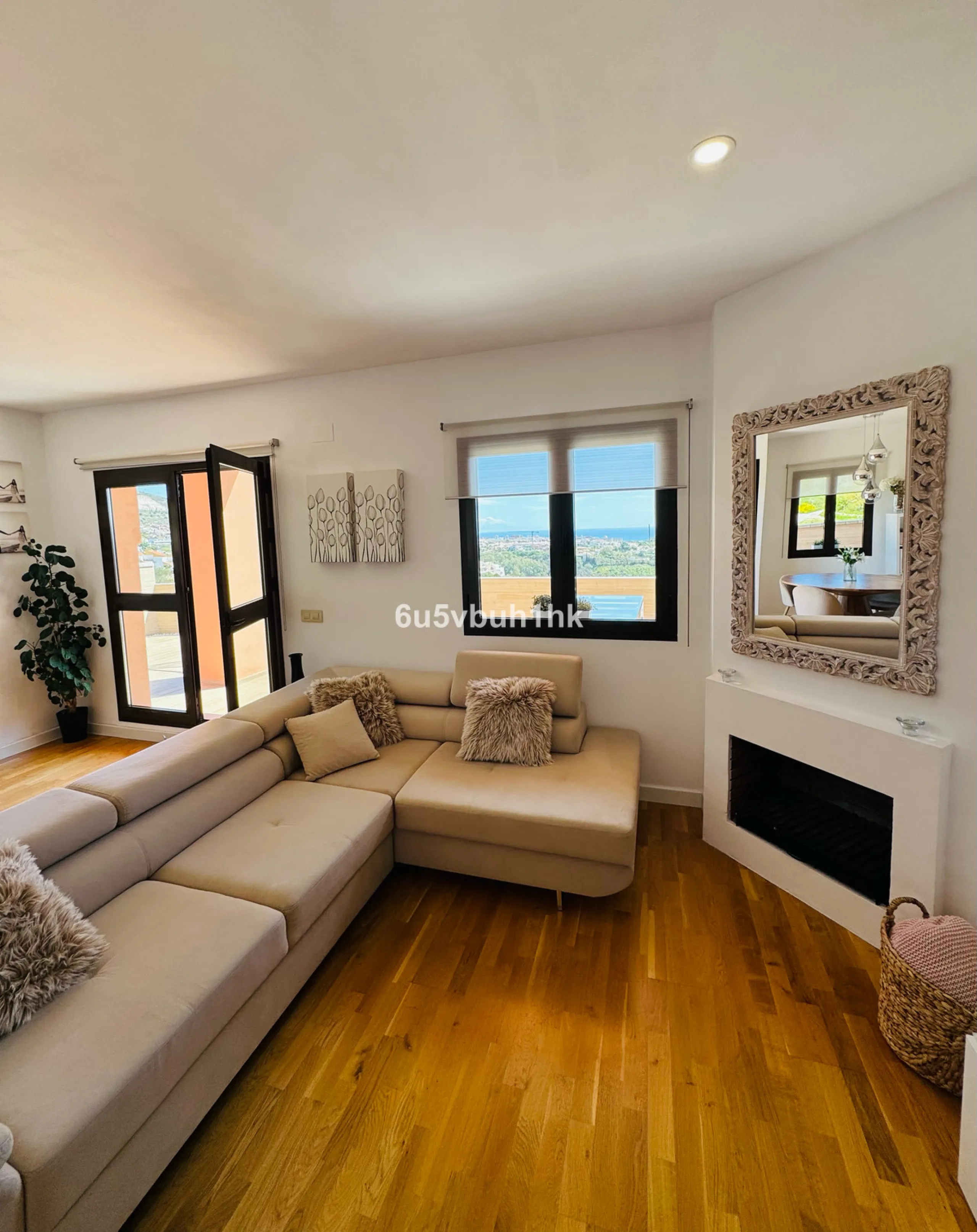 House - Detached Villa в продаже в Benalmadena, Málaga. В доме 3 спален и 3 ванных комнат. Площадь дома 182 м². Площадь участка 294 м²