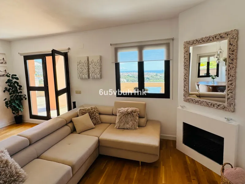 House - Detached Villa в продаже в Benalmadena, Málaga. В доме 3 спален и 3 ванных комнат. Площадь дома 182 м². Площадь участка 294 м²
