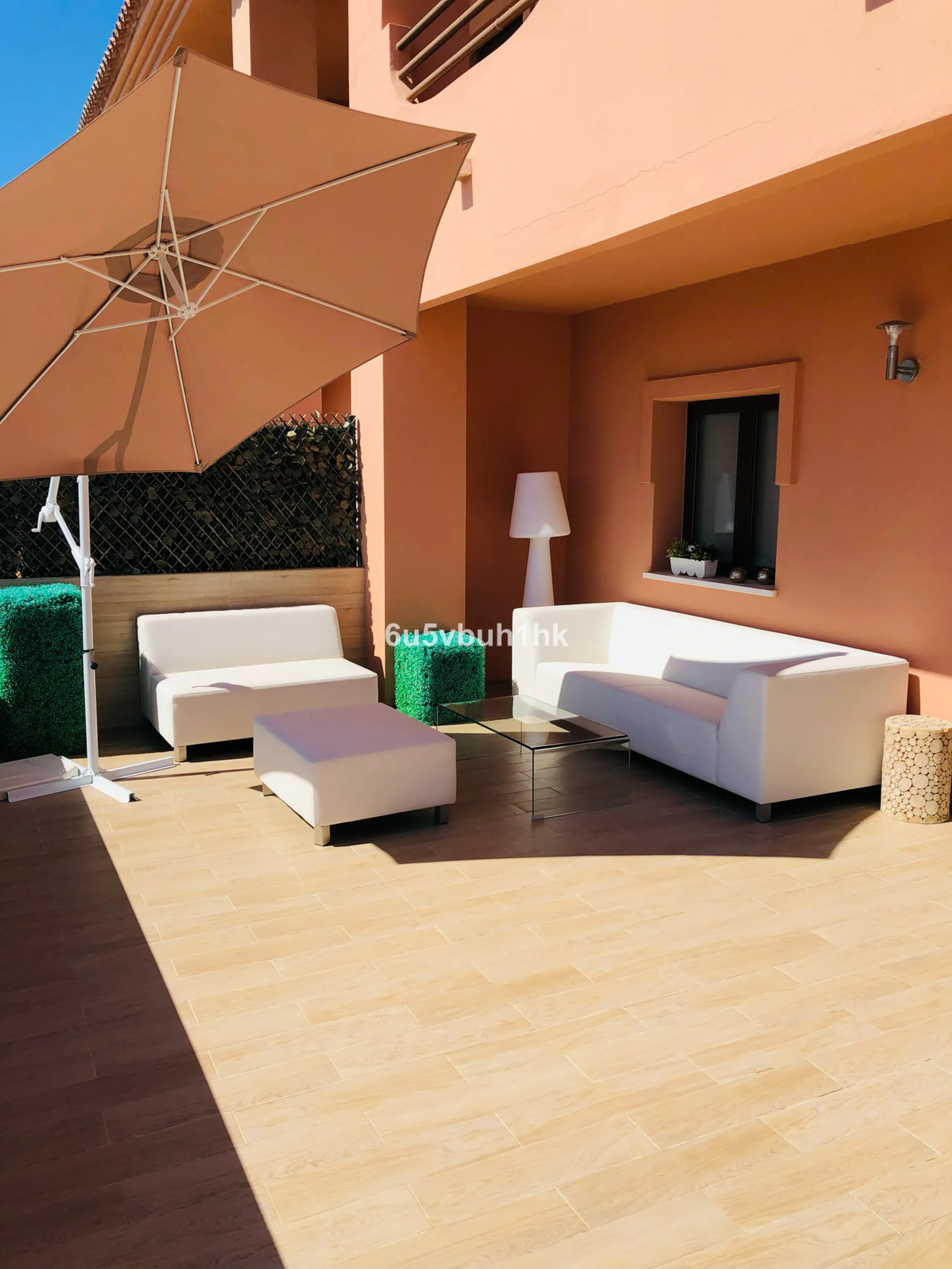 House - Detached Villa в продаже в Benalmadena, Málaga. В доме 3 спален и 3 ванных комнат. Площадь дома 182 м². Площадь участка 294 м²