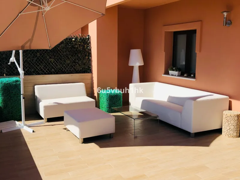 House - Detached Villa в продаже в Benalmadena, Málaga. В доме 3 спален и 3 ванных комнат. Площадь дома 182 м². Площадь участка 294 м²