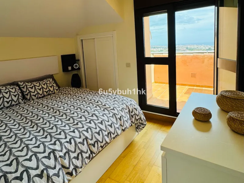 House - Detached Villa в продаже в Benalmadena, Málaga. В доме 3 спален и 3 ванных комнат. Площадь дома 182 м². Площадь участка 294 м²