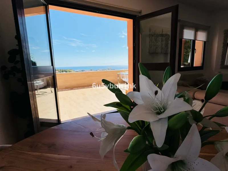 House - Detached Villa в продаже в Benalmadena, Málaga. В доме 3 спален и 3 ванных комнат. Площадь дома 182 м². Площадь участка 294 м²