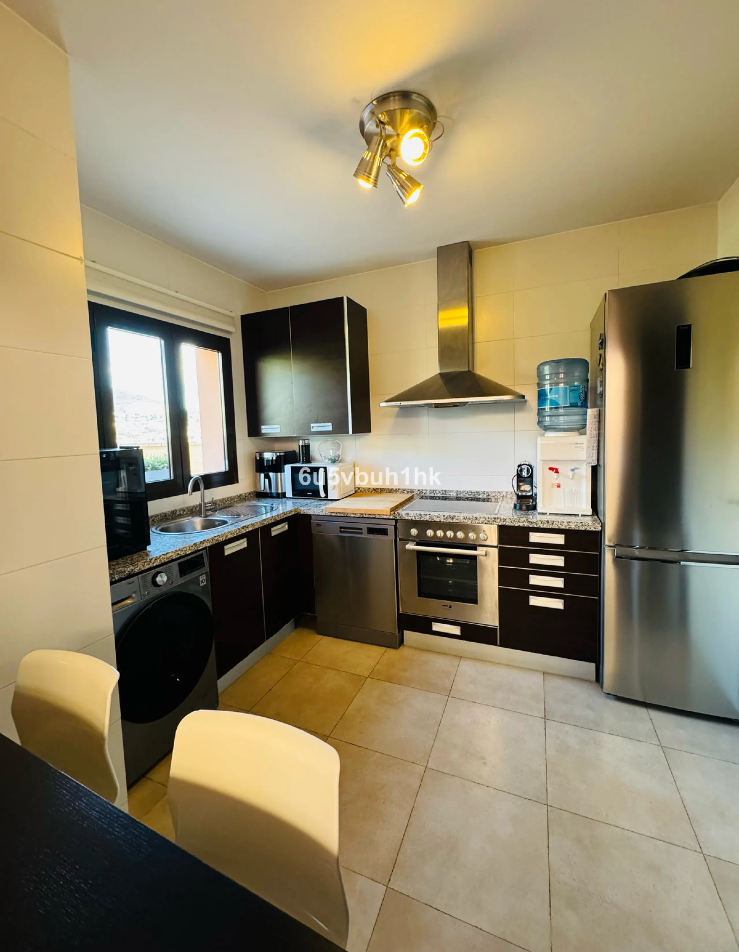 House - Detached Villa в продаже в Benalmadena, Málaga. В доме 3 спален и 3 ванных комнат. Площадь дома 182 м². Площадь участка 294 м²