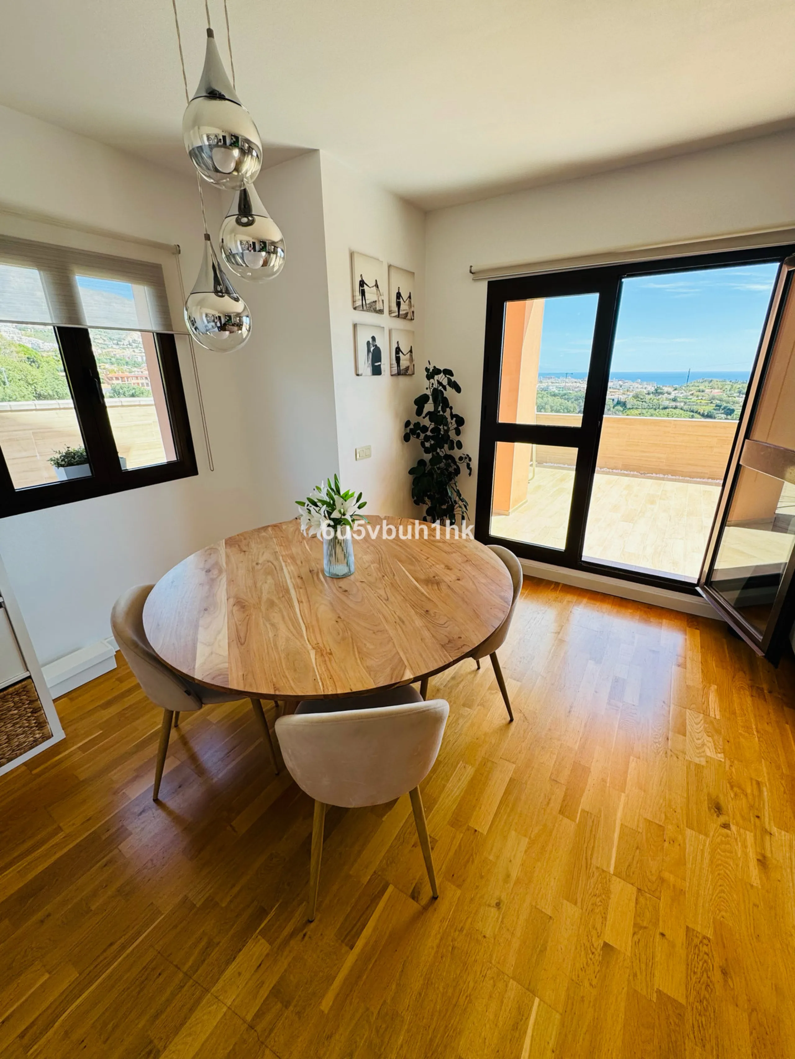 House - Detached Villa в продаже в Benalmadena, Málaga. В доме 3 спален и 3 ванных комнат. Площадь дома 182 м². Площадь участка 294 м²