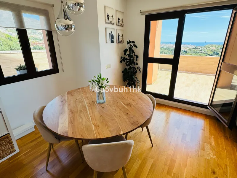 House - Detached Villa в продаже в Benalmadena, Málaga. В доме 3 спален и 3 ванных комнат. Площадь дома 182 м². Площадь участка 294 м²