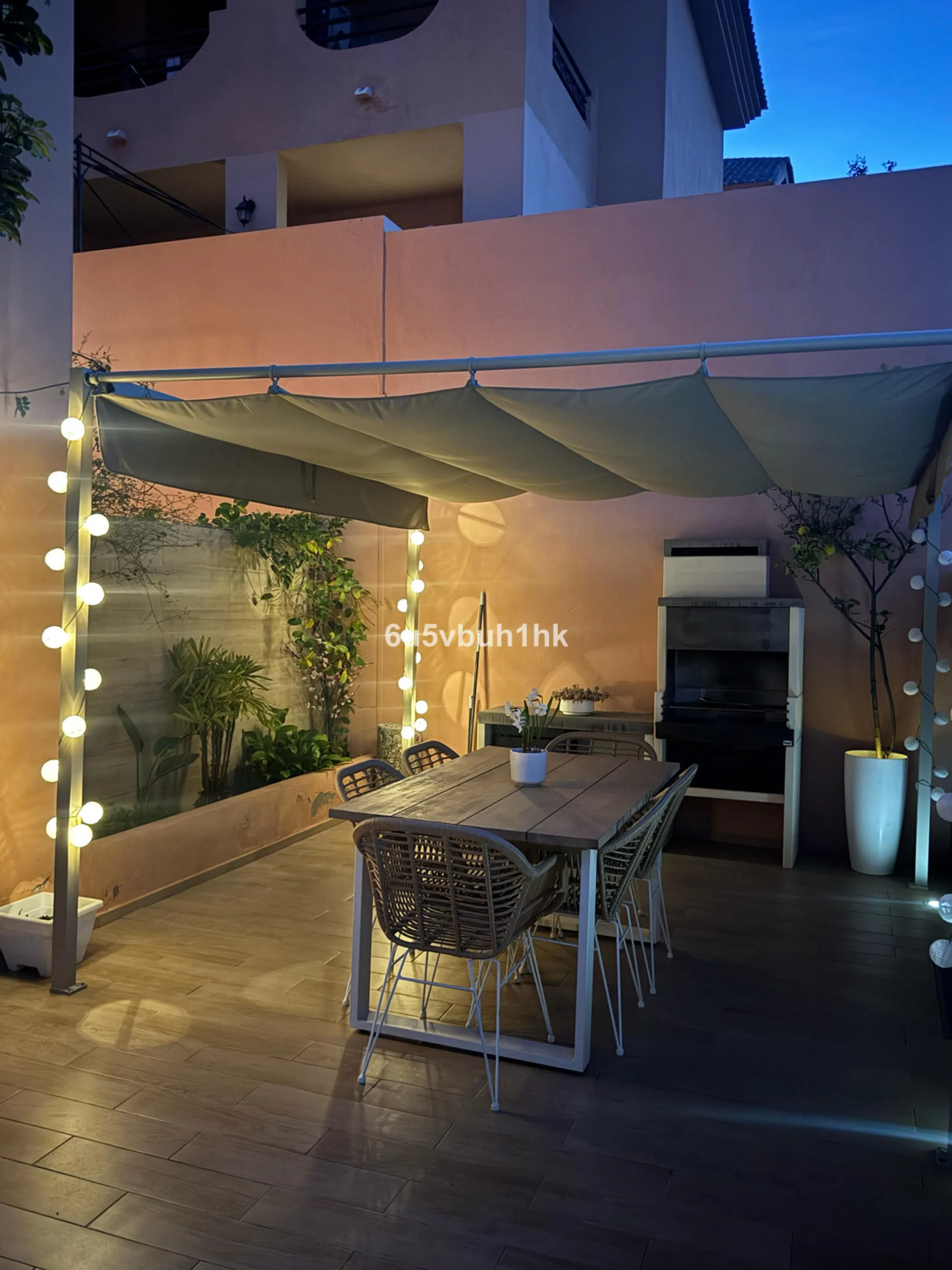 House - Detached Villa в продаже в Benalmadena, Málaga. В доме 3 спален и 3 ванных комнат. Площадь дома 182 м². Площадь участка 294 м²