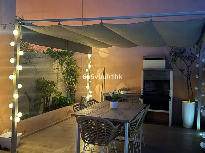 House - Detached Villa в продаже в Benalmadena, Málaga. В доме 3 спален и 3 ванных комнат. Площадь дома 182 м². Площадь участка 294 м²