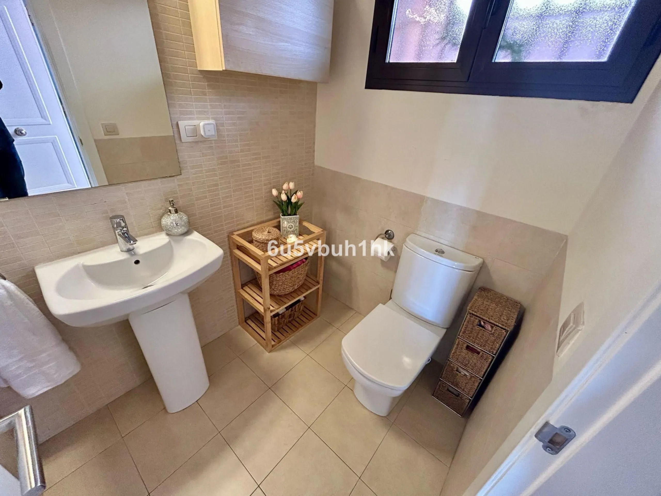 House - Detached Villa в продаже в Benalmadena, Málaga. В доме 3 спален и 3 ванных комнат. Площадь дома 182 м². Площадь участка 294 м²