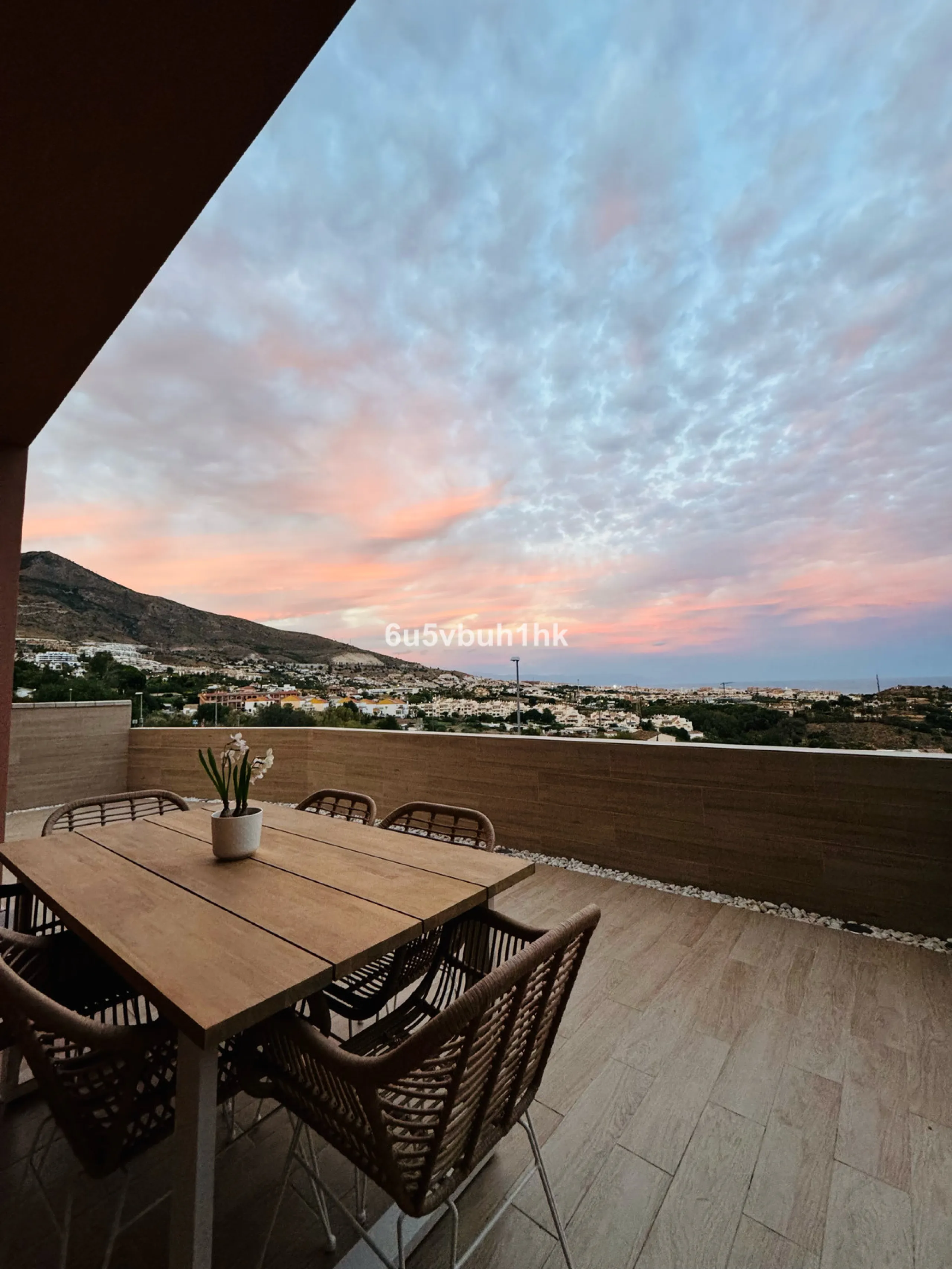 House - Detached Villa в продаже в Benalmadena, Málaga. В доме 3 спален и 3 ванных комнат. Площадь дома 182 м². Площадь участка 294 м²