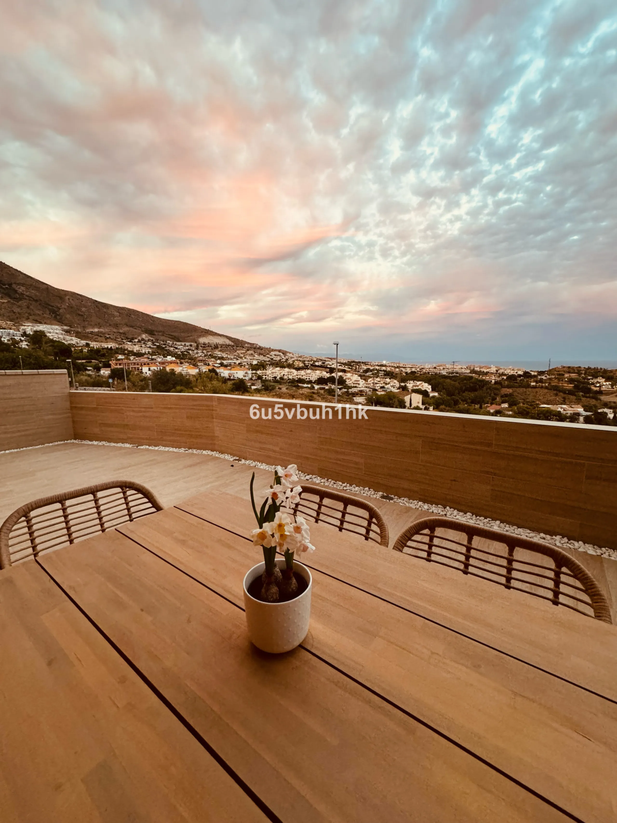 House - Detached Villa в продаже в Benalmadena, Málaga. В доме 3 спален и 3 ванных комнат. Площадь дома 182 м². Площадь участка 294 м²