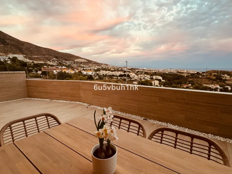 House - Detached Villa в продаже в Benalmadena, Málaga. В доме 3 спален и 3 ванных комнат. Площадь дома 182 м². Площадь участка 294 м²