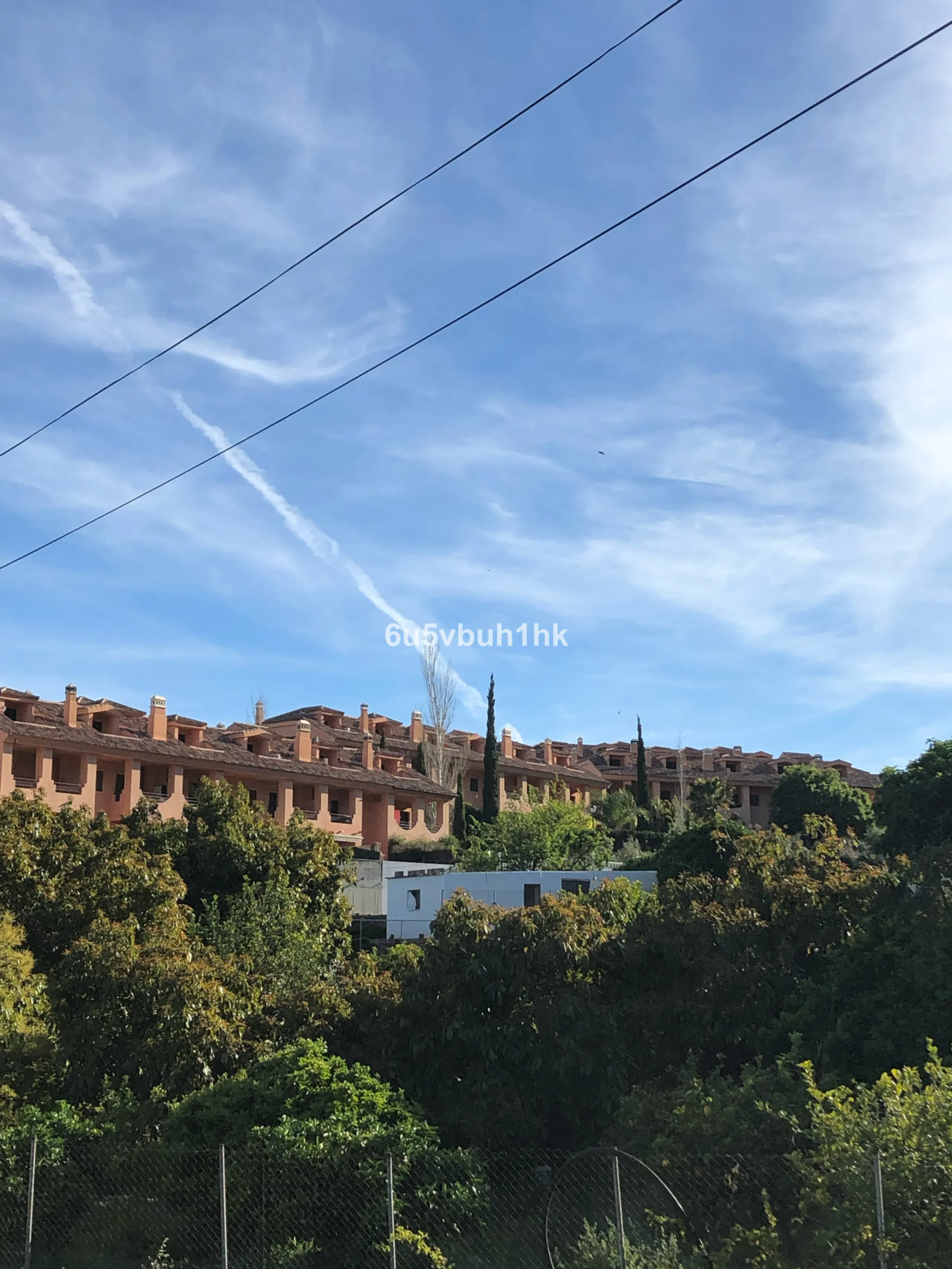 House - Detached Villa в продаже в Benalmadena, Málaga. В доме 3 спален и 3 ванных комнат. Площадь дома 182 м². Площадь участка 294 м²