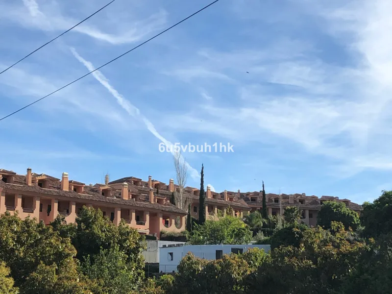 House - Detached Villa в продаже в Benalmadena, Málaga. В доме 3 спален и 3 ванных комнат. Площадь дома 182 м². Площадь участка 294 м²