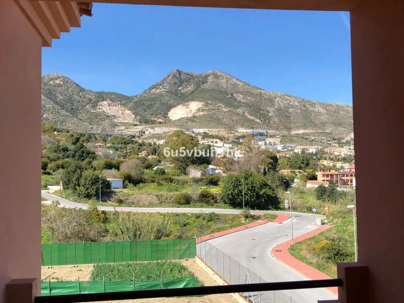 House - Detached Villa в продаже в Benalmadena, Málaga. В доме 3 спален и 3 ванных комнат. Площадь дома 182 м². Площадь участка 294 м²