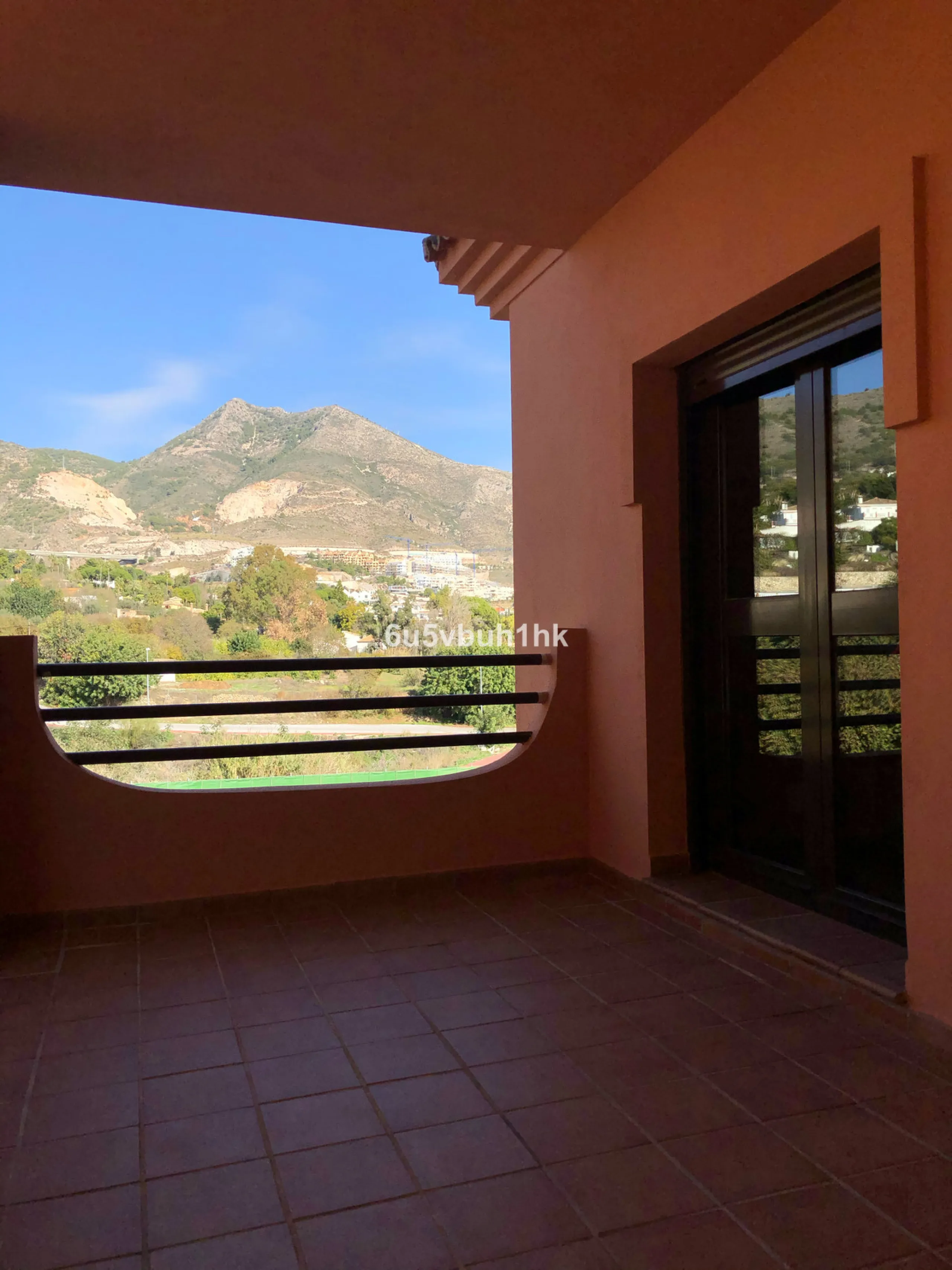 House - Detached Villa в продаже в Benalmadena, Málaga. В доме 3 спален и 3 ванных комнат. Площадь дома 182 м². Площадь участка 294 м²
