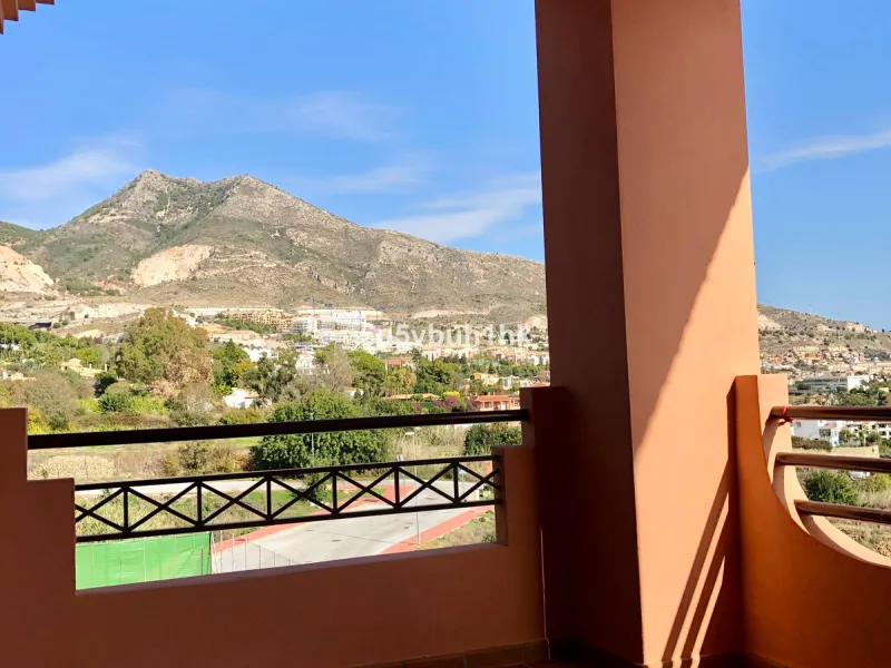 House - Detached Villa в продаже в Benalmadena, Málaga. В доме 3 спален и 3 ванных комнат. Площадь дома 182 м². Площадь участка 294 м²
