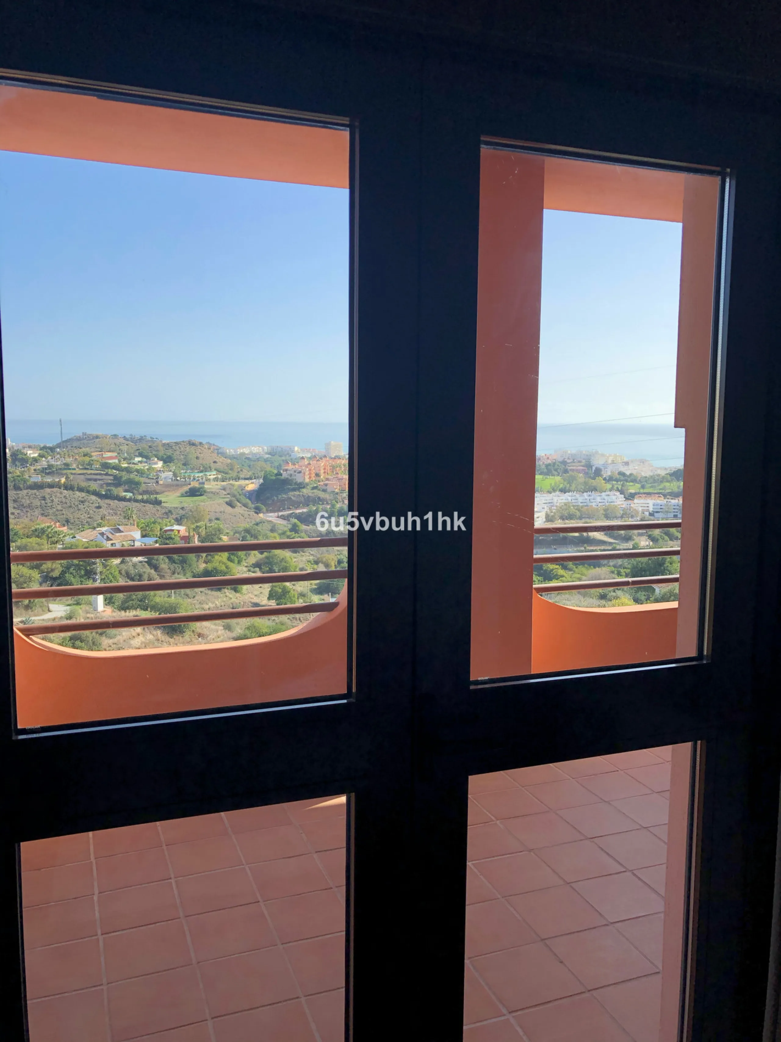 House - Detached Villa в продаже в Benalmadena, Málaga. В доме 3 спален и 3 ванных комнат. Площадь дома 182 м². Площадь участка 294 м²