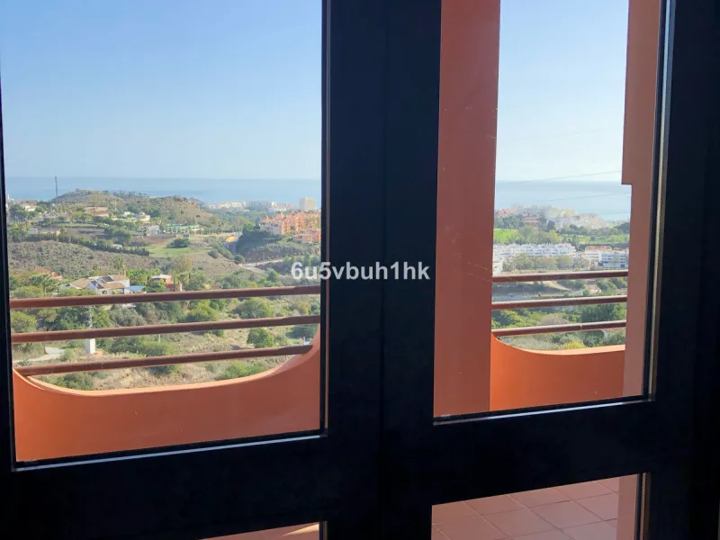 House - Detached Villa в продаже в Benalmadena, Málaga. В доме 3 спален и 3 ванных комнат. Площадь дома 182 м². Площадь участка 294 м²