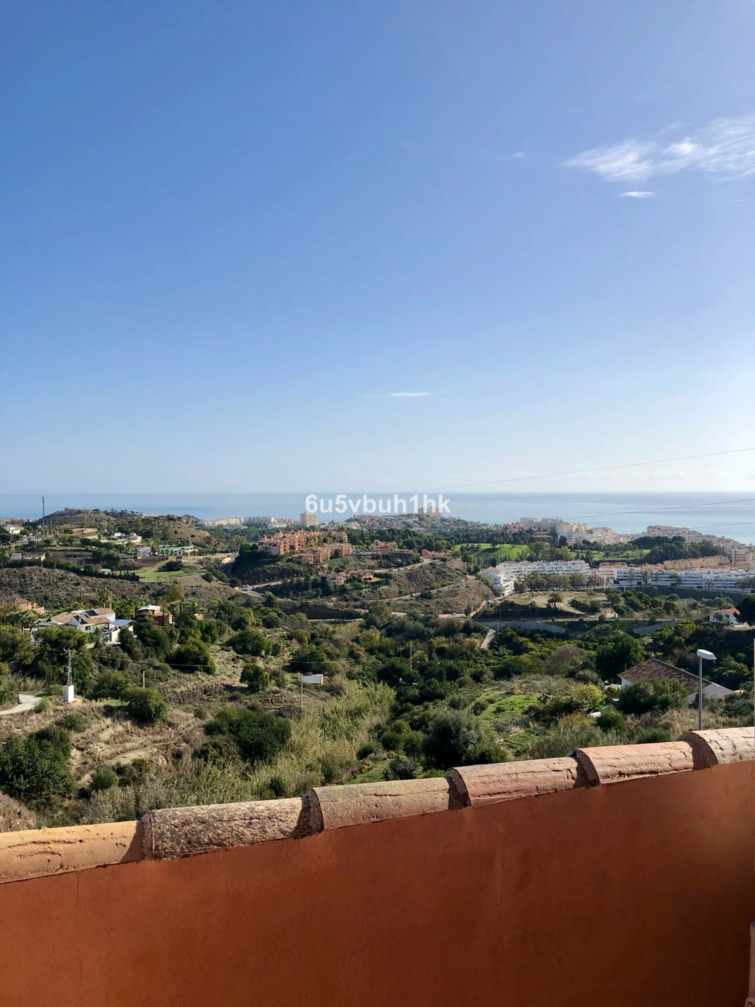 House - Detached Villa в продаже в Benalmadena, Málaga. В доме 3 спален и 3 ванных комнат. Площадь дома 182 м². Площадь участка 294 м²