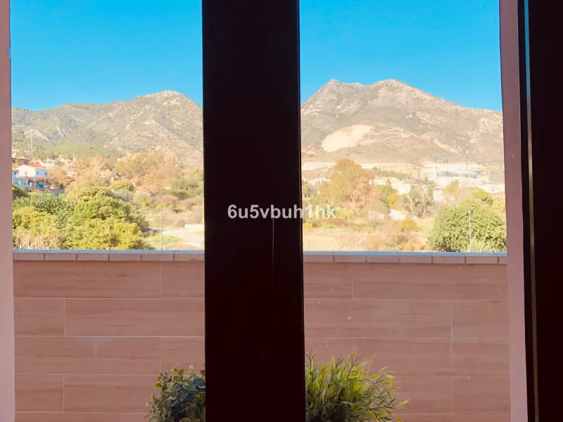 House - Detached Villa в продаже в Benalmadena, Málaga. В доме 3 спален и 3 ванных комнат. Площадь дома 182 м². Площадь участка 294 м²