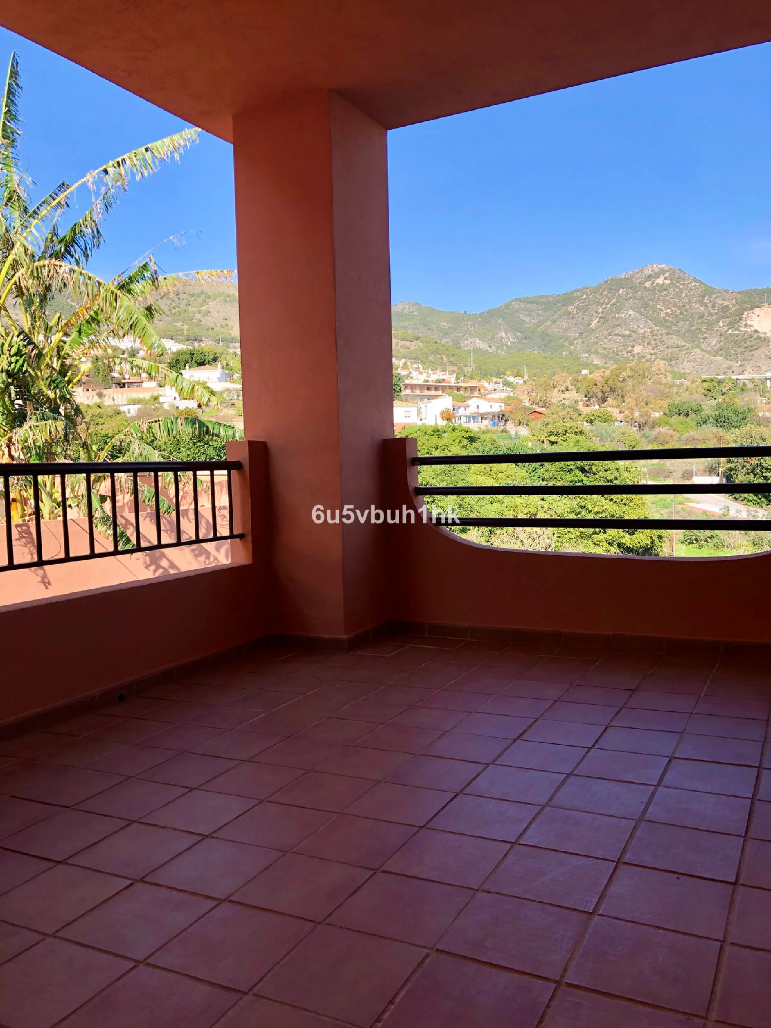 House - Detached Villa в продаже в Benalmadena, Málaga. В доме 3 спален и 3 ванных комнат. Площадь дома 182 м². Площадь участка 294 м²