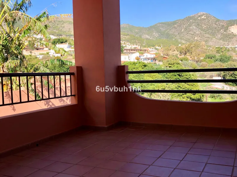 House - Detached Villa в продаже в Benalmadena, Málaga. В доме 3 спален и 3 ванных комнат. Площадь дома 182 м². Площадь участка 294 м²