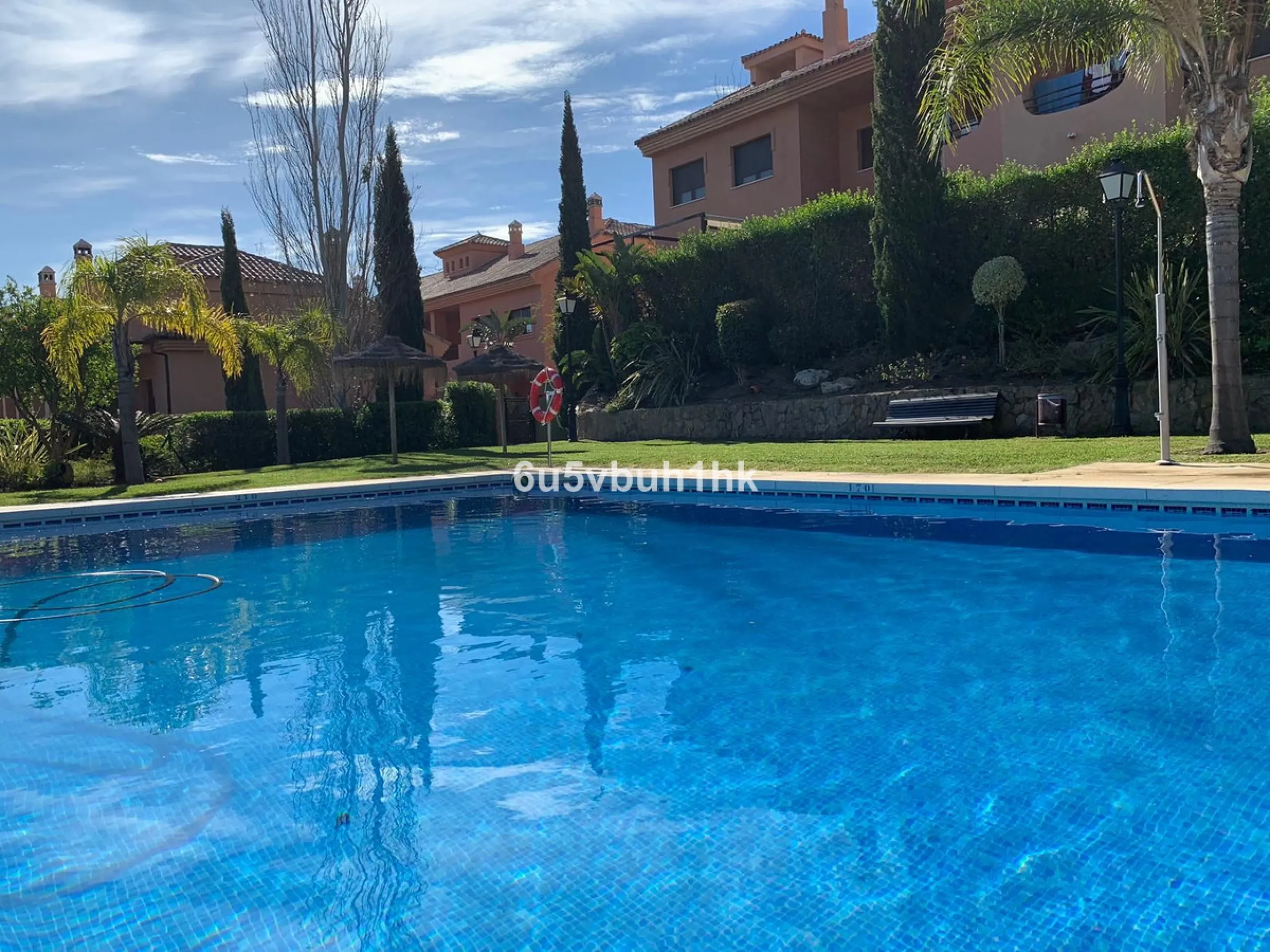 House - Detached Villa в продаже в Benalmadena, Málaga. В доме 3 спален и 3 ванных комнат. Площадь дома 182 м². Площадь участка 294 м²